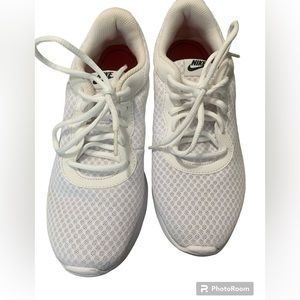 Nike Women’s mesh shoe